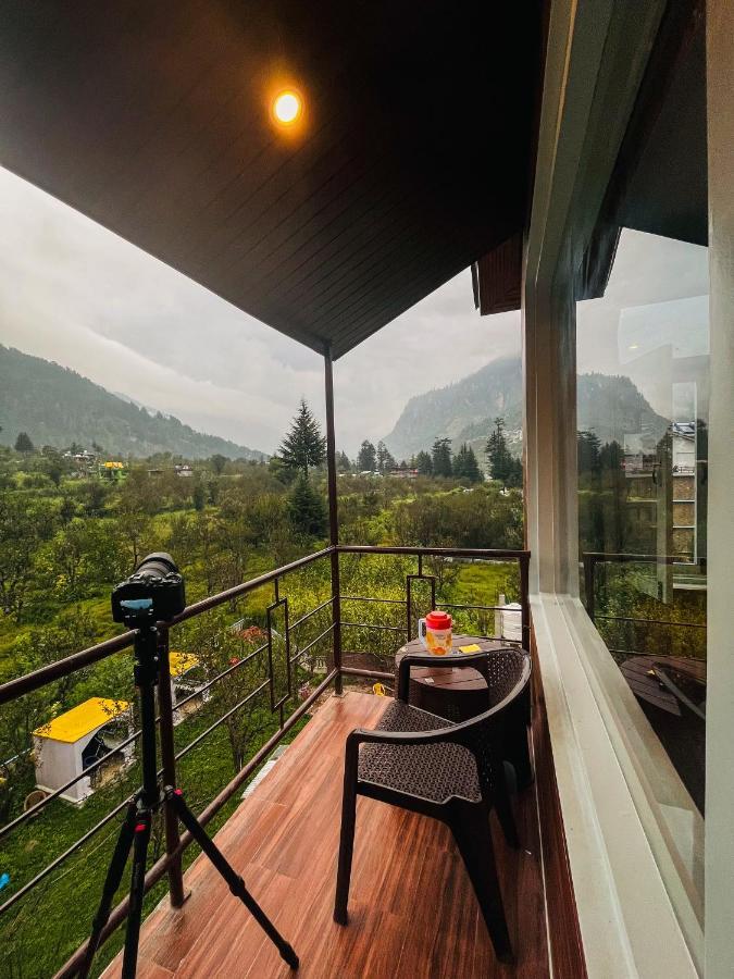 Apple Flower With Balcony And Mountain View Manāli エクステリア 写真